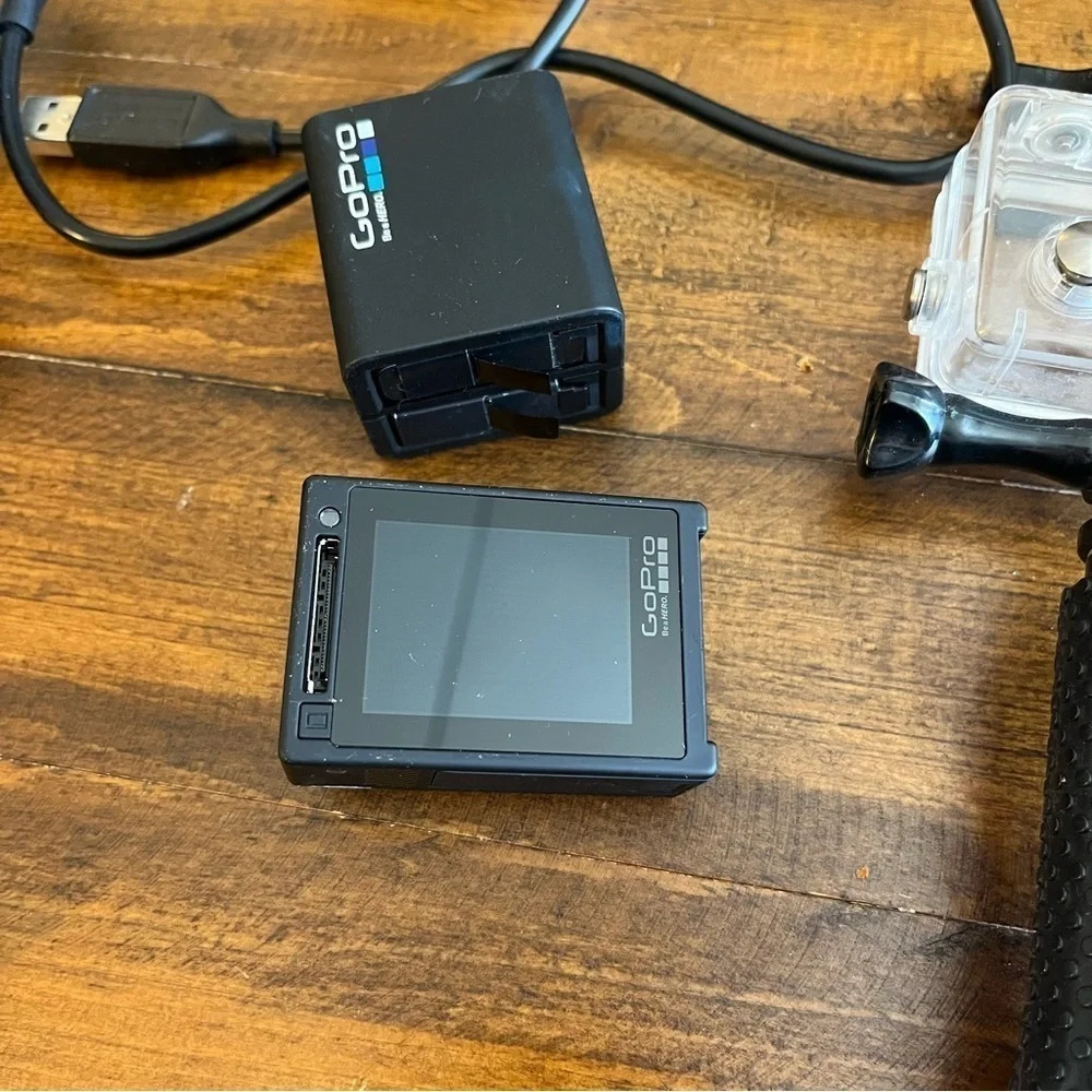 GoPro HERO4 Action Camcorder with Accessories - Picture 5 of 6